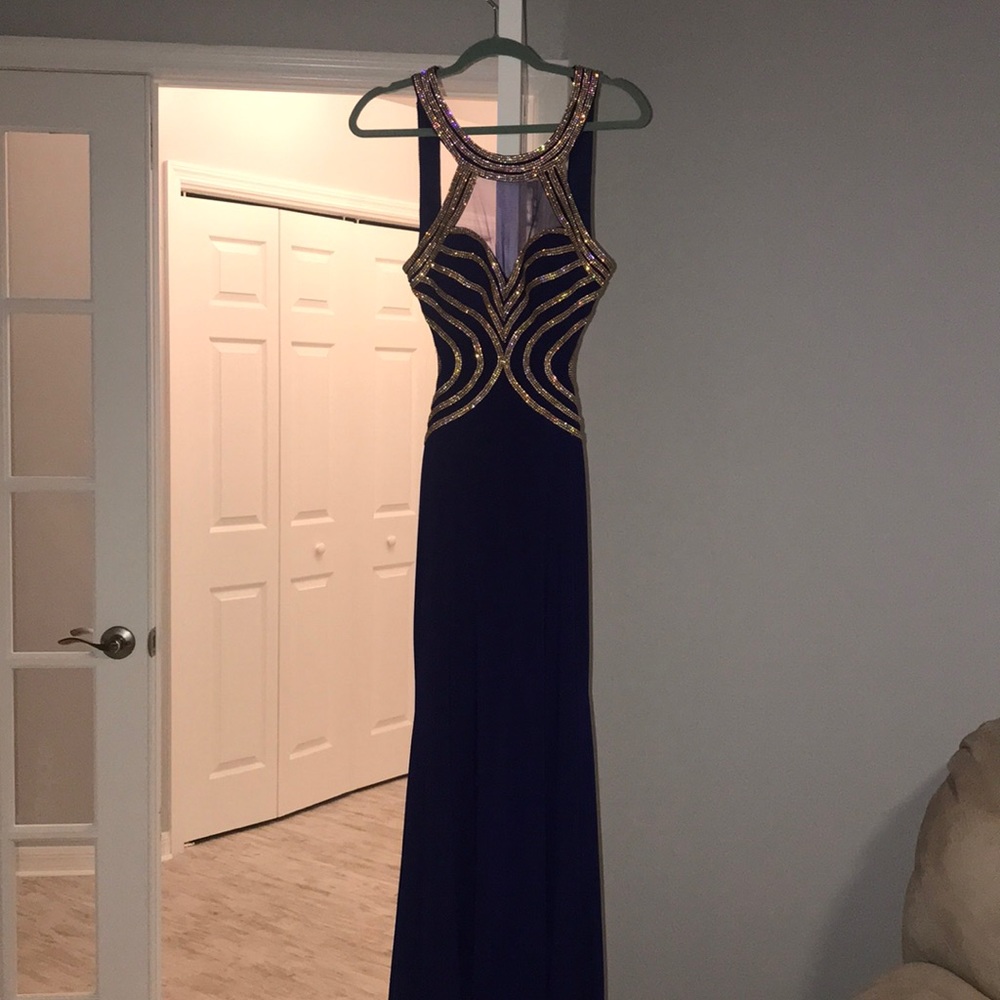 WOMENS GOWN/ PROM DRESS
